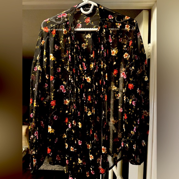 Guess Black Top with Floral Pattern - Picture 1 of 6